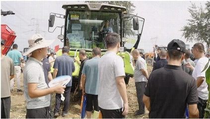 河北正定上演農機“演武”，中聯重科玉米收獲機成田間焦點
